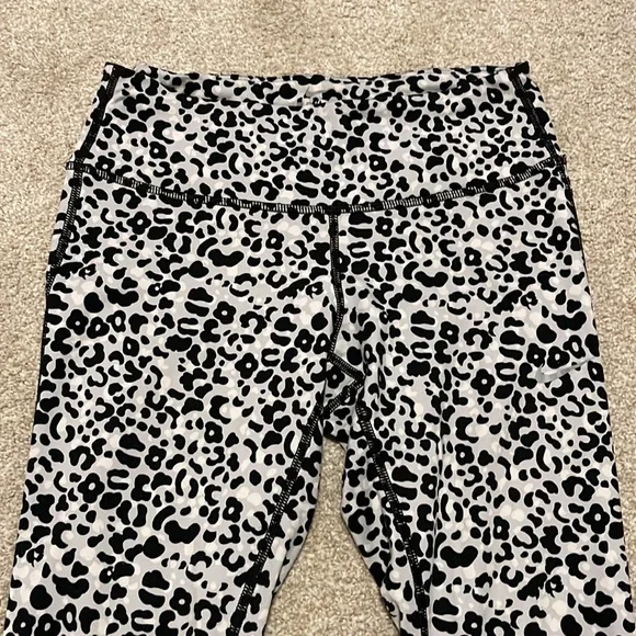 Nike dri-fit leopard print running leggings - Picture 2 of 8